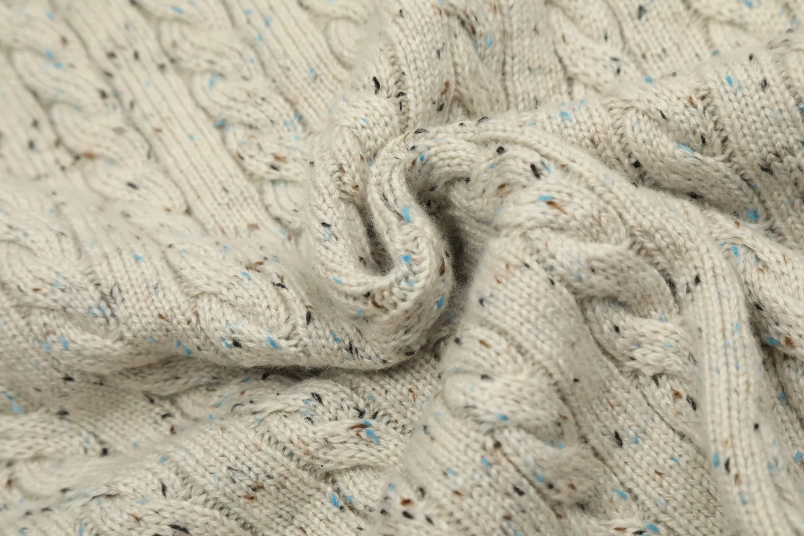 vivienne west wood Vivienne heavy-duty twist multi-color classic cardigan knitted sweater wool 2024 autumn latest style 🧩 15% merino cotton wool 85% wool blend 🧩Correct Italian 🇮🇹100% wool washed wheat logo Size: S -M- L Color: White Dark Gray Blue